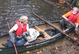 Dona & Mike in canoe at Plummers Landing cleanup